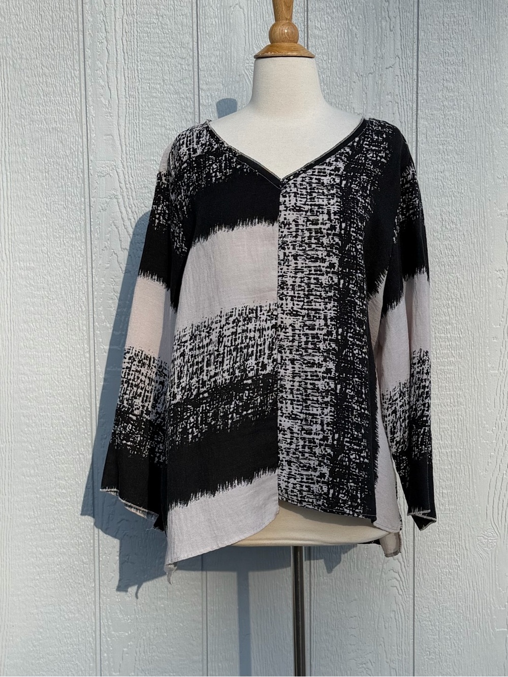 Habitat Clothes To Wear XL Asymmetrical Black & Stone Tunic Blouse
